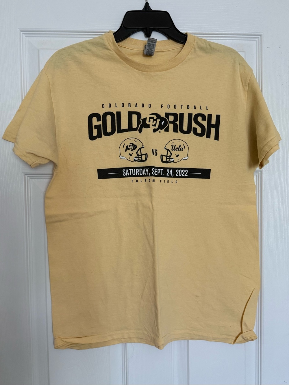 CU Boulder tee. Size medium.